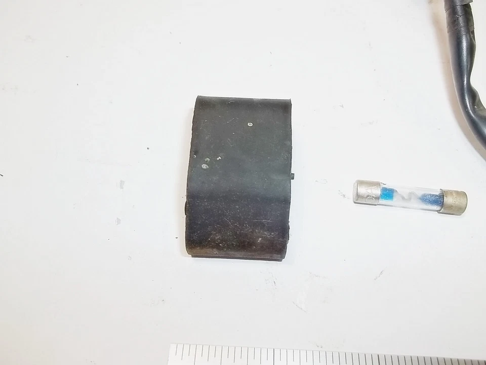 KAWASAKI 85 - 95 KE100 INLINE FUSE PANEL BOX 26004-1010 KE 100 73 MILES jh - Image 4 of 4