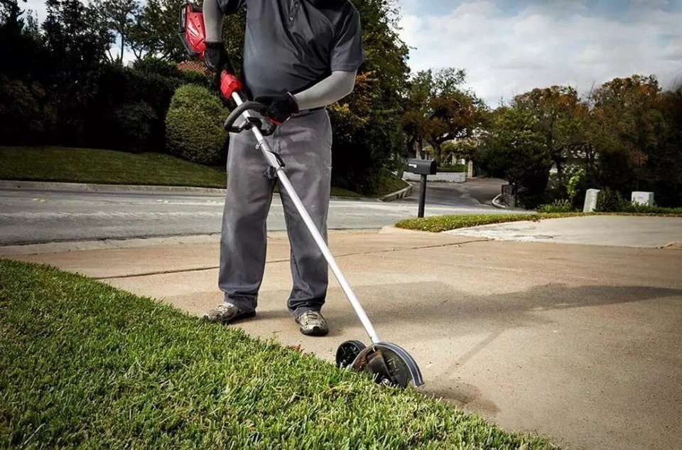 Milwaukee String Grass Trimmer With 0.095"x250" Trimmer Line 18V Lit-Ion Red - Image 2 of 2