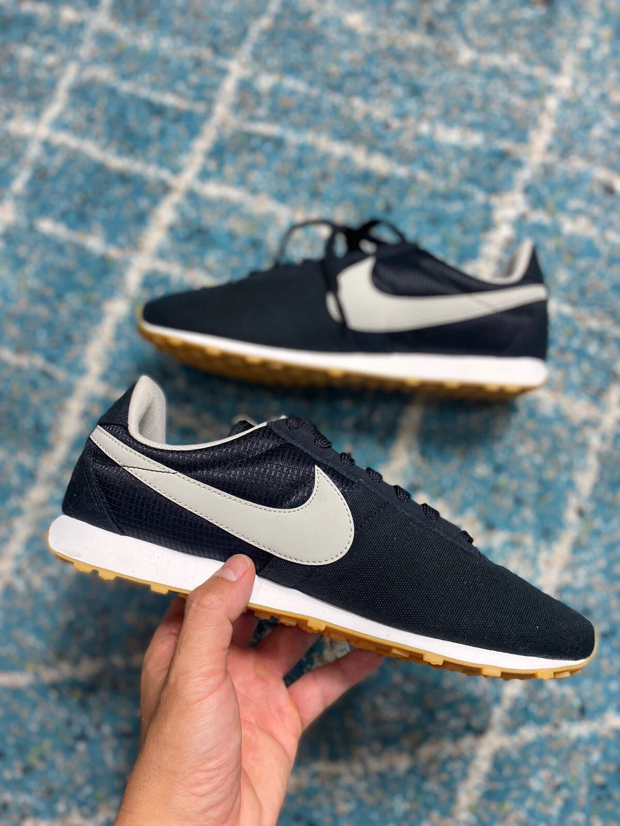 Nike Pre Montreal Racer VNTG Wmns Trainers black 828436-007 size 8.5US