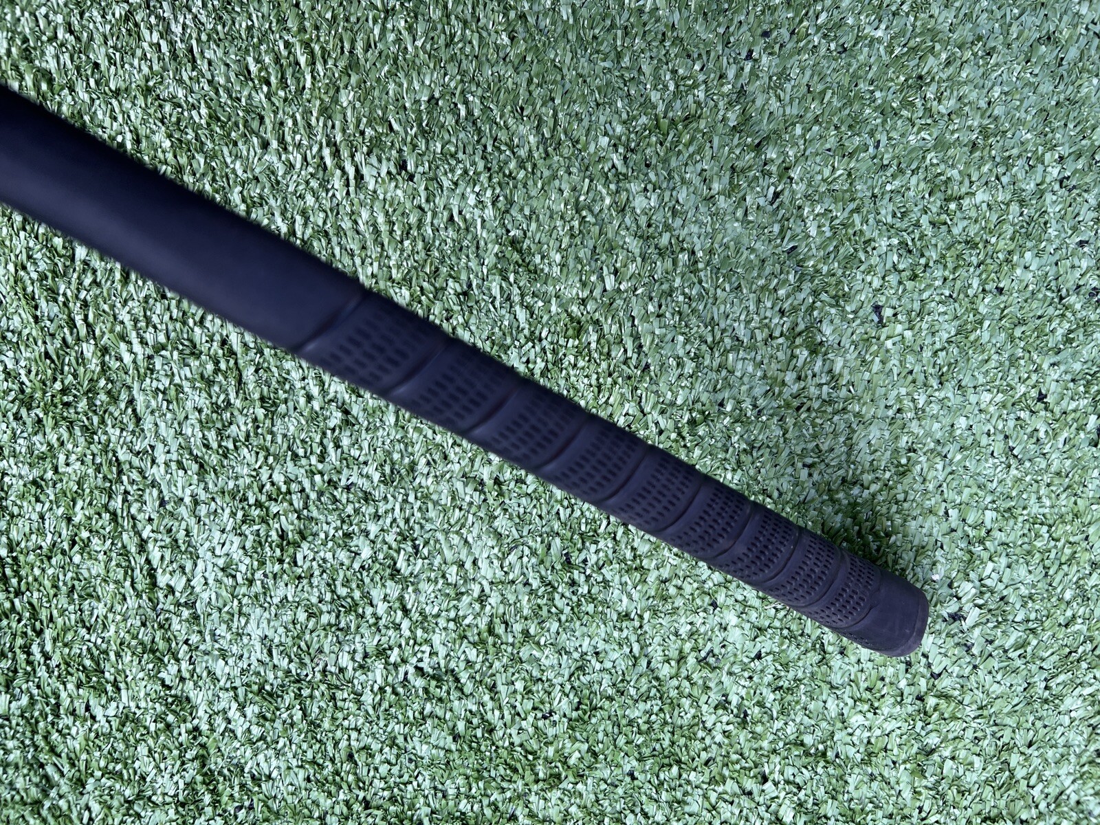 NICE SET OF JUNIOR DUNLOP TOUR GOLF CLUBS IN A STAND BAG. SUIT 4ft TALL