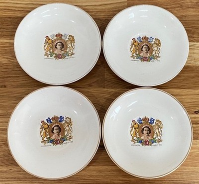 Barratts Queen Elizabeth ll Krönung Untertassen 4er Set Staffordshire England 