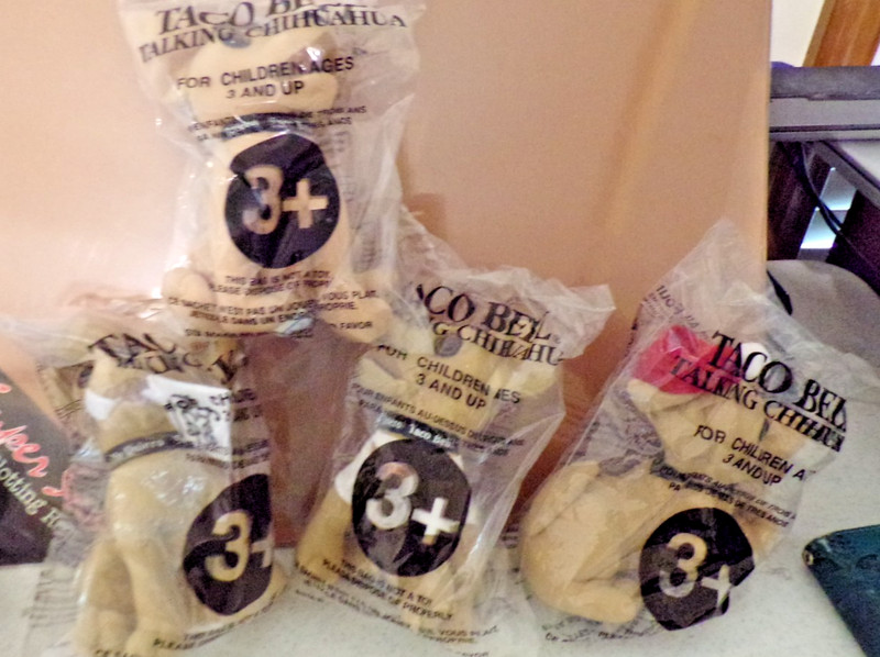 SET OF 4 TACO BELL TALKING CHIHUAHUA DOGS FACTORY SEALED APPLAUSE ALL DIFFERENT