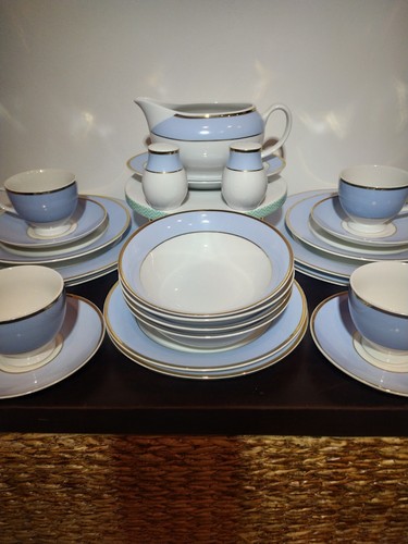 Royal Doulton Bruce Oldfield Bone China Blue & Gold Dinner Set – 4 Place Setting - Picture 7 of 10