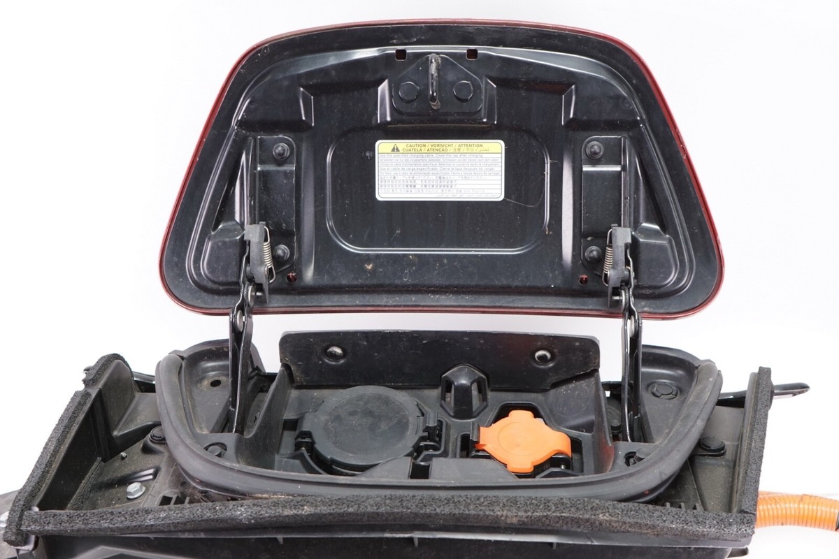 Nissan 発電ポートカバー Nissan 発電ポートカバー OEM Nissan Positive Battery Terminal