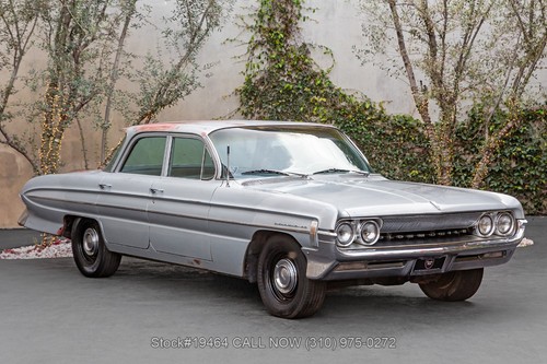 1961 Oldsmobile Dynamic 88 Celebrity Sedan