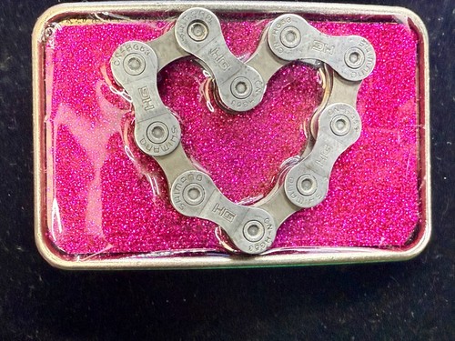 Heart Made of  9 Speed Bicycle Chain Artisan Vintage Belt Buckle - Picture 13 of 14