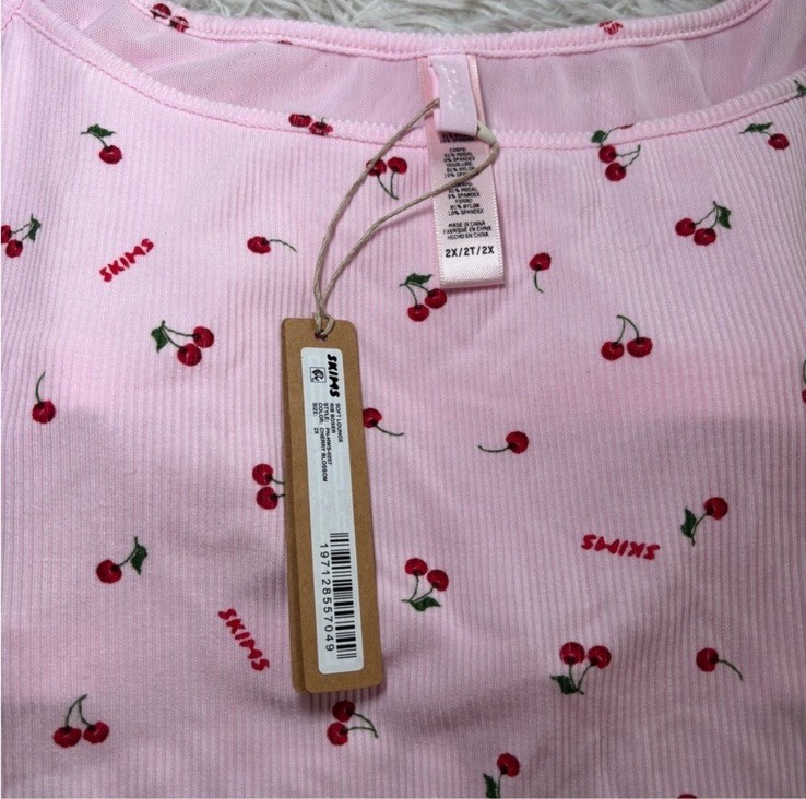 SKIMS ヘアクリップ 限定 Raspberry Rose ピンク　日本未入荷 SKIMS | NWT! Cherry Blossom Print Soft Ribbed Lounge Romper size