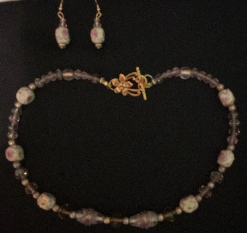 Artist  Hypo Venencia Wedding Cake, Gold Foil, Facet crystal, Roses Necklace Set