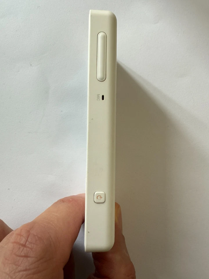 Reproductor de Mp3 iRiver E100 4 GB + 4 GB SD + Radio FM + Video + Foto + Texto + Grabación Foto 4 de 4