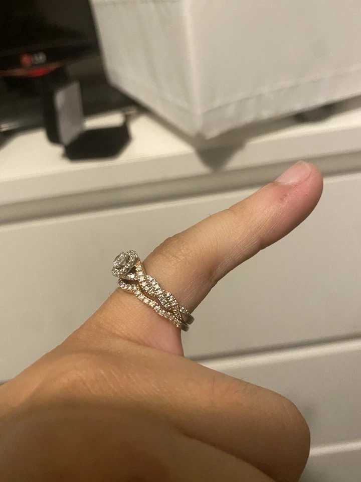 Anillo de diamantes de 0,5 quilates de oro blanco y rosa de dos tonos Neil Lane de 14 quilates y banda de 0,25 Foto 2 de 2