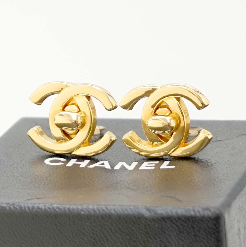 CHANEL Turnlock CC logos Clip-On Earrings Gold Tone 95A Auth w/Box