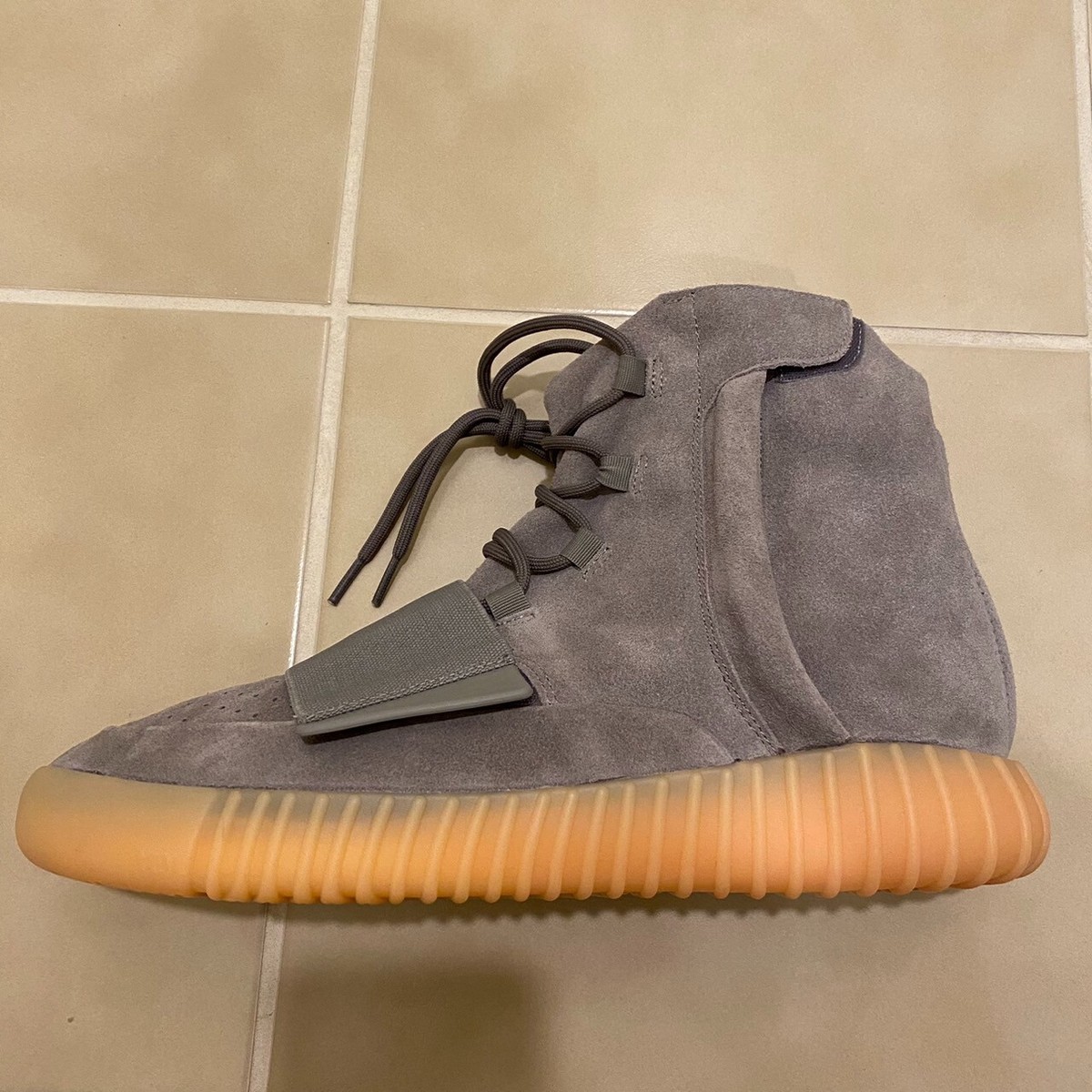 Adidas Yeezy Boost 750 Grey Gum Glow In The Dark (BB1840 Adidas Yeezy Boost 750 Grey Gum Glow In The Dark (BB1840