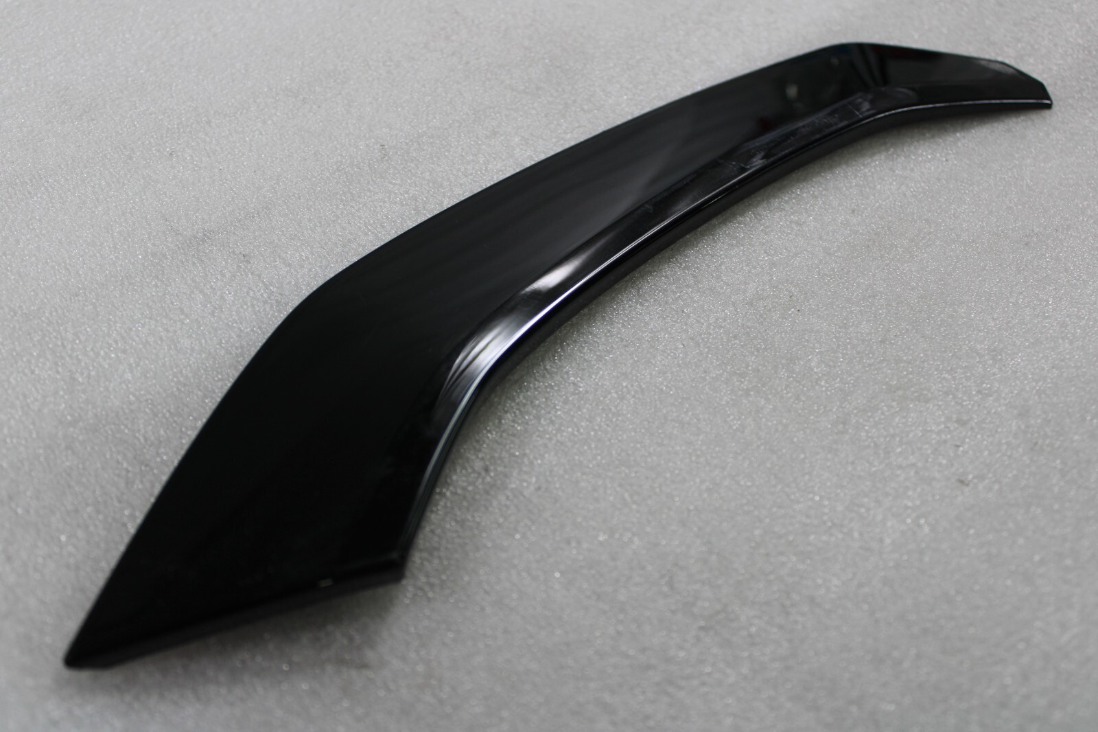 Lamborghini Urus, RH, Rear Wheel Arch Cover, Scratches, Used, P/N 4ML854820