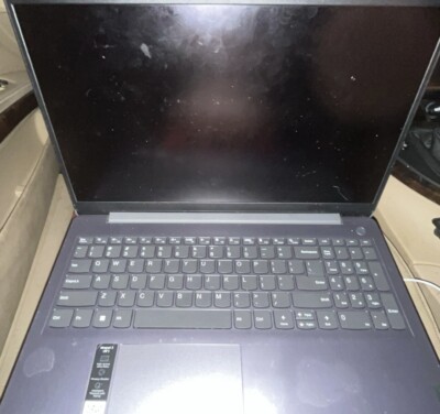 Lenovo IdeaPad 3i 15.6'' (512GB SSD Intel Core i3-1215U 1.2GHz 8GB RAM) Laptop -