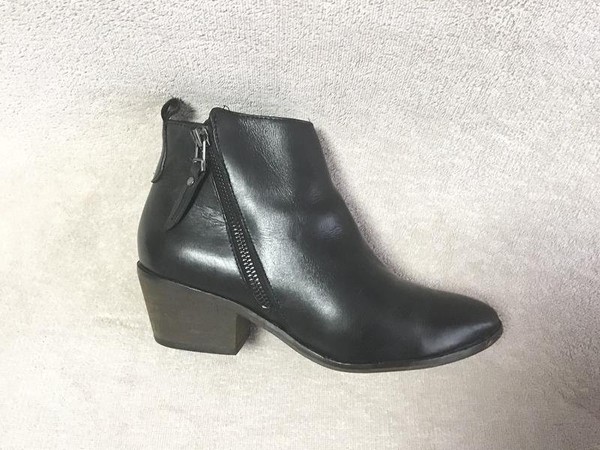 Women Clarks Ankle Boots Black Leather 36