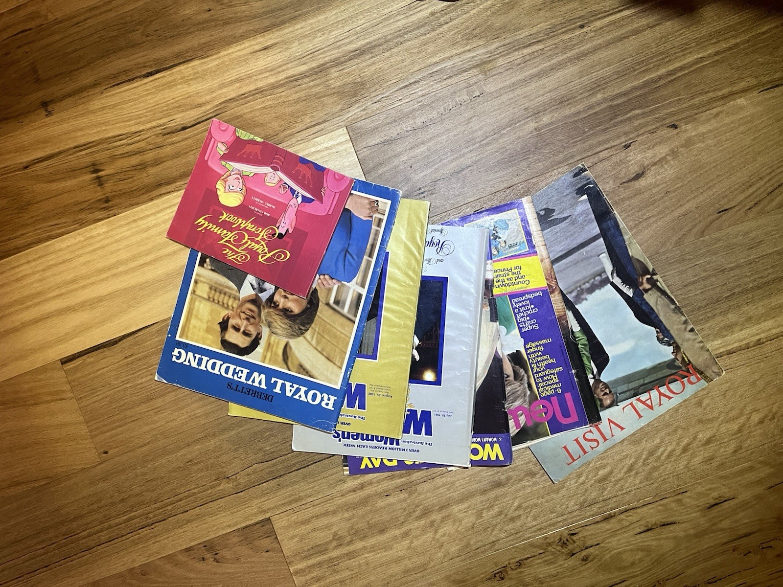 Royal Family - Royal Wedding - Princess Diana Magazines, Books And Memorabilia