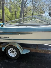 Excel 18 SX Boat Curved Glass Windshield starboard right Side  Wellcraft