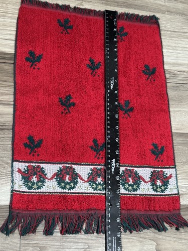 Two Vintage Hand Towels Christmas Red Green Wreath Holly Seasonal Cotton - Picture 3 of 6