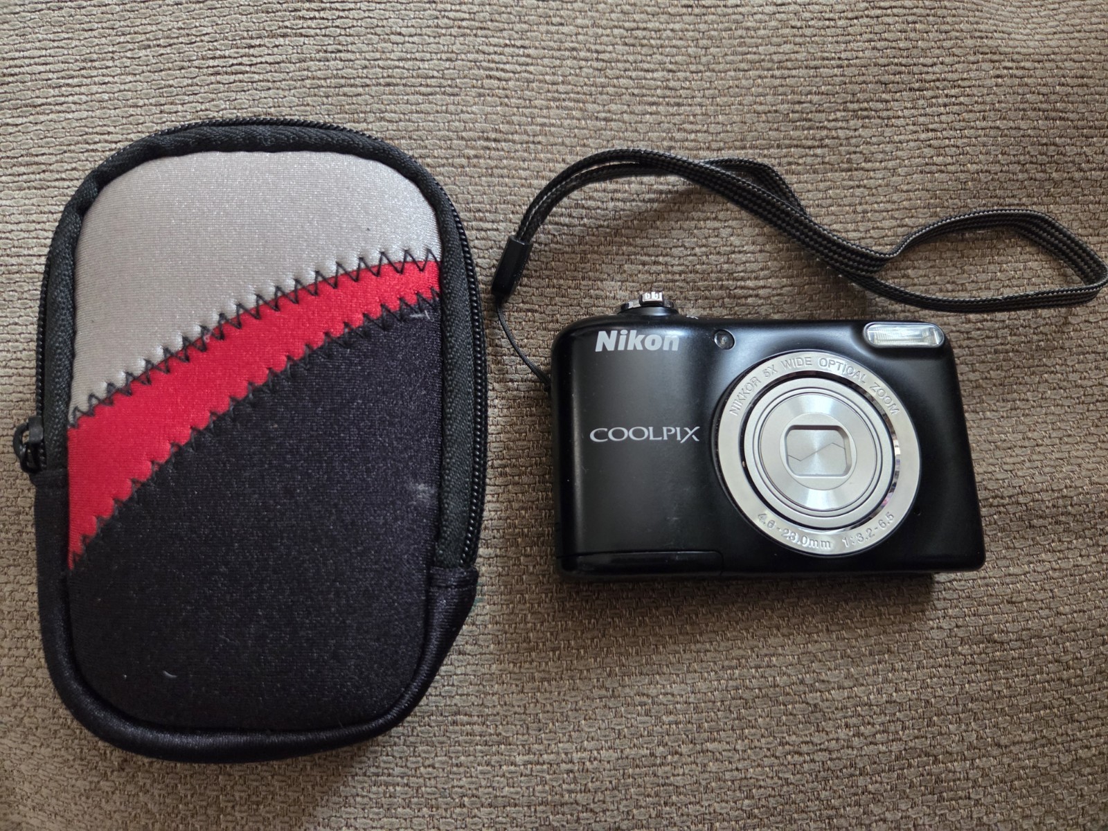 Nikon Coolpix L29 Digital Camera 16.1MP 5x Zoom Black + Case