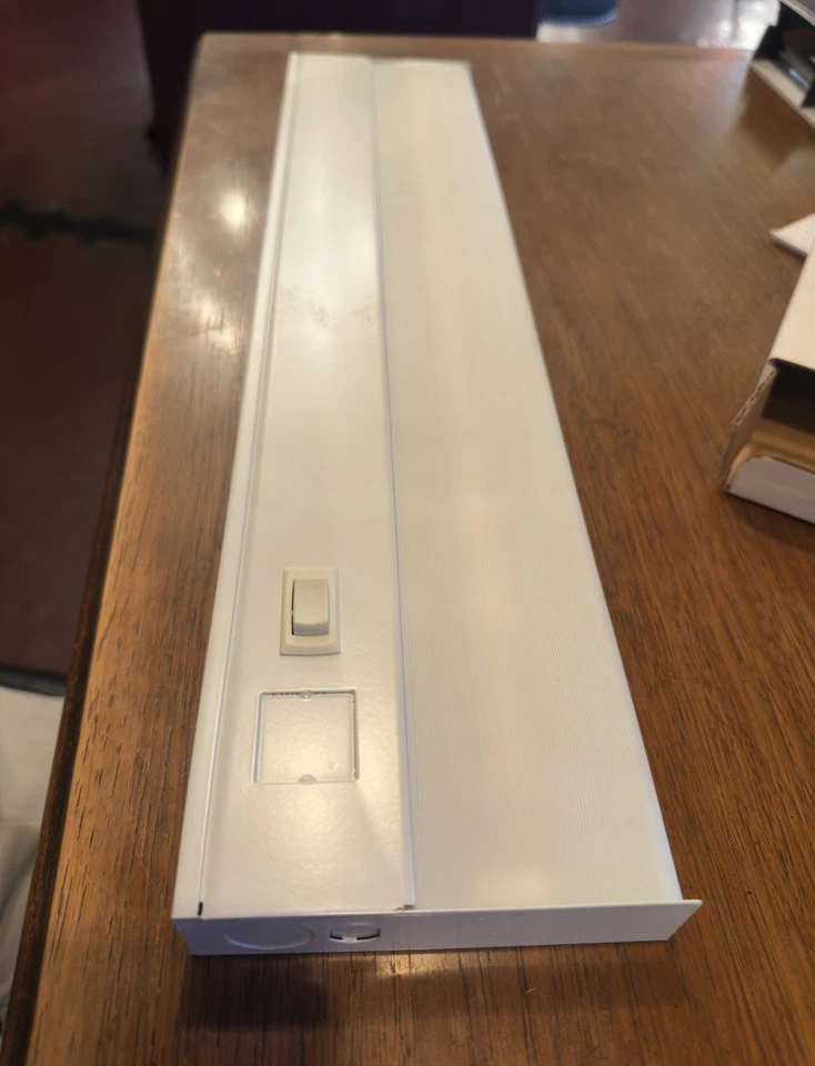 21" Fluorescent Undercabinet Lighting - Imagem 2 de 3