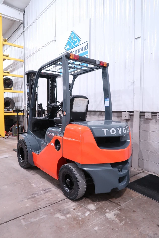 Toyota DIESEL Forklift, 8FDU25, 5,000# Pneumatic, Triple, Sideshift, 1DZ Engine! - Image 3 of 4