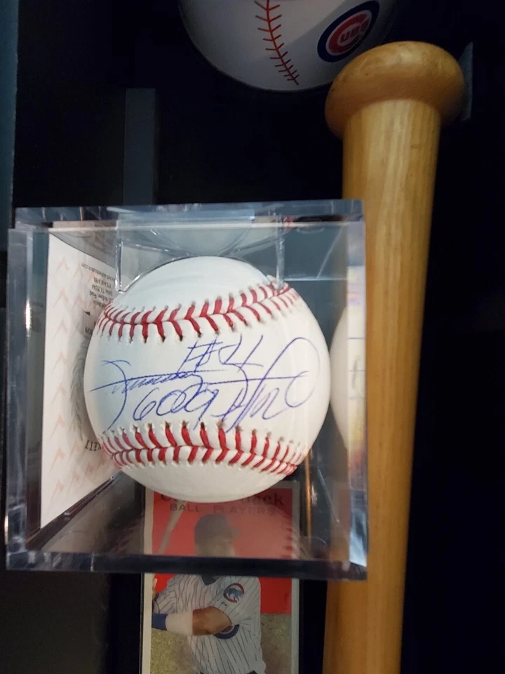 SAMMY SOSA SHADOW BOX HAND SIGNED RAWLING BASEBALL & BAT, WATCH, TOPPS #80A CARD - Image 2 of 4