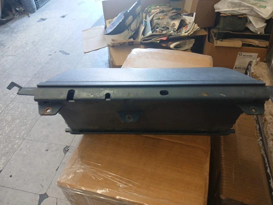 Guantera Nissan Pulsar 83 84 85 86 azul usada Foto 3 de 4