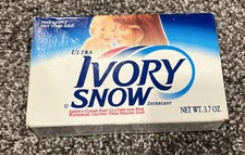 Vintage Soap - ULTRA IVORY SNOW Laundry Detergent - Movie Prop Or Bathroom Decor