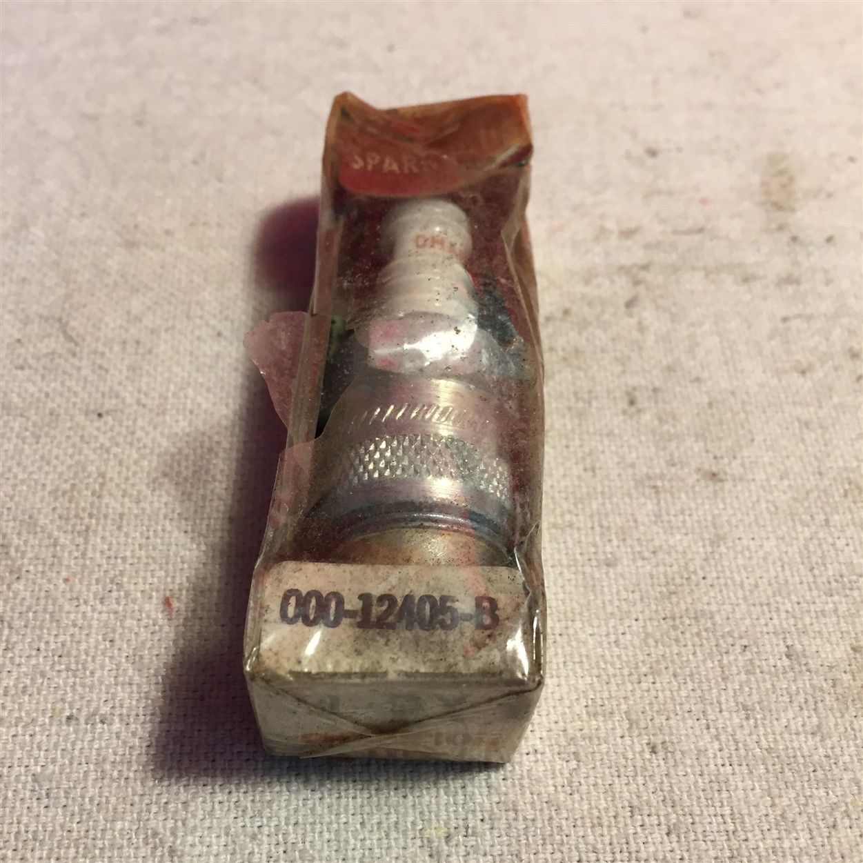 Vintage NOS Ford Branded Champion 000-12405-B Y-6 Set Of 8 Spark Plugs Hot Rod