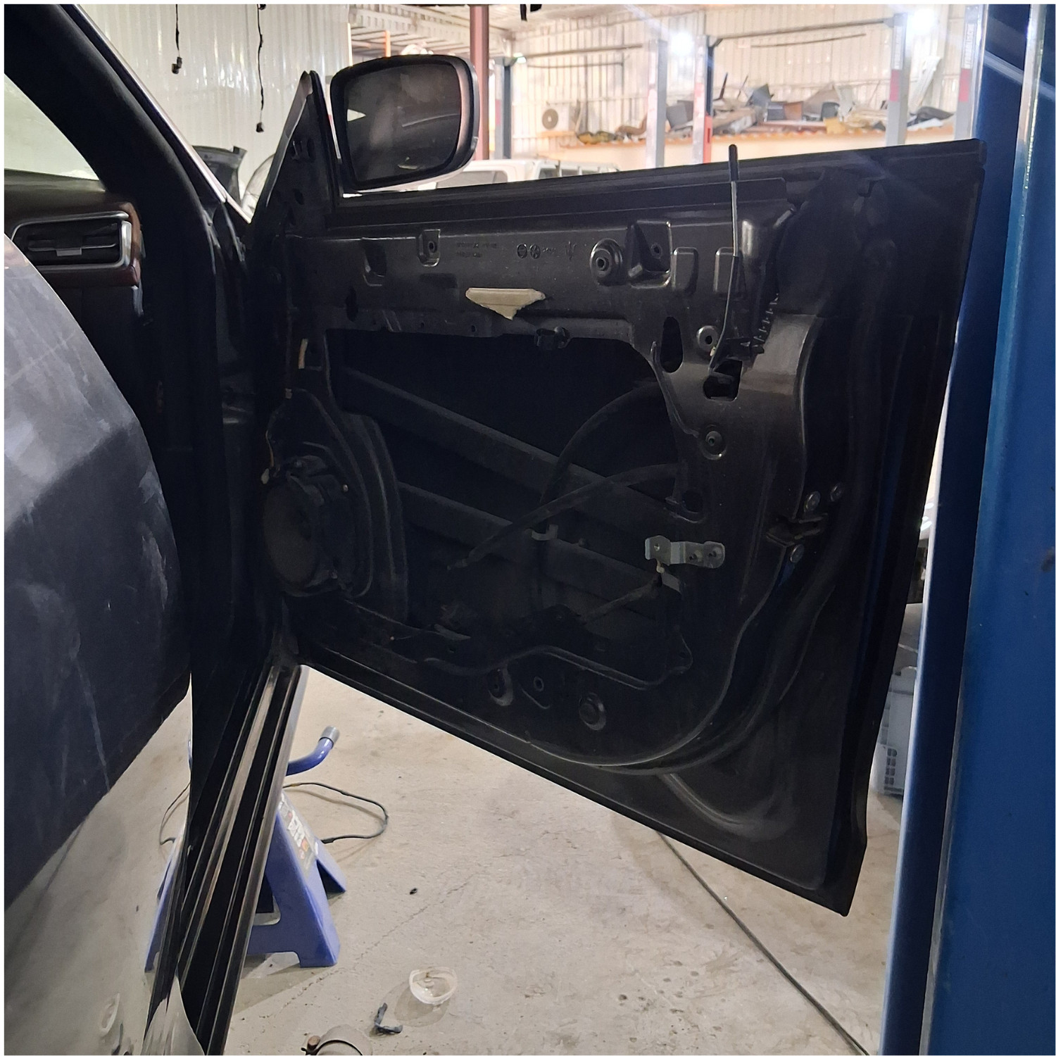 Maserati Ghibli 2014-2020 Rear Right Antenna P/N 670007177