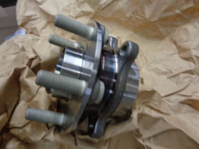 Conjunto de buje y cojinete genuino Ford K2GZ-1104-A Foto 2 de 4