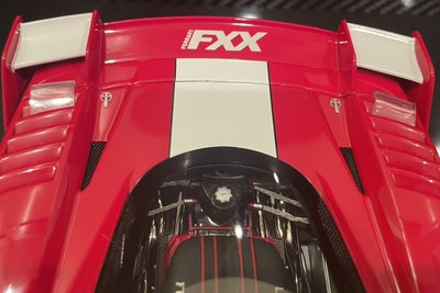 1/18 Hot Wheels Super Elite Ferrari Enzo FXX Red In A