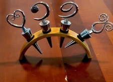 VINTAGE DECORATIVE COLLECTIBLE 4 STAINLESS BOTTLE STOPPERS IN WOOD DISPLAY