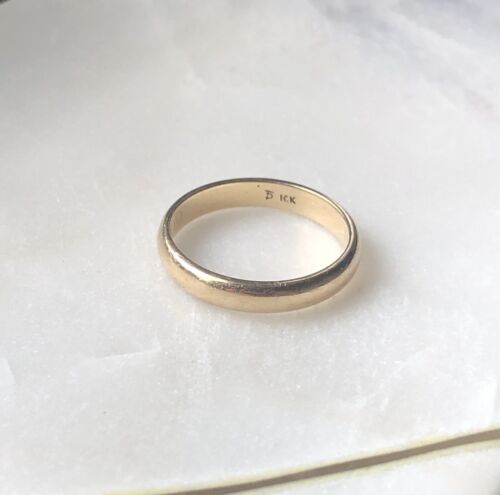 Classic 10K gold wedding ring (FREE case) - Picture 1 of 3