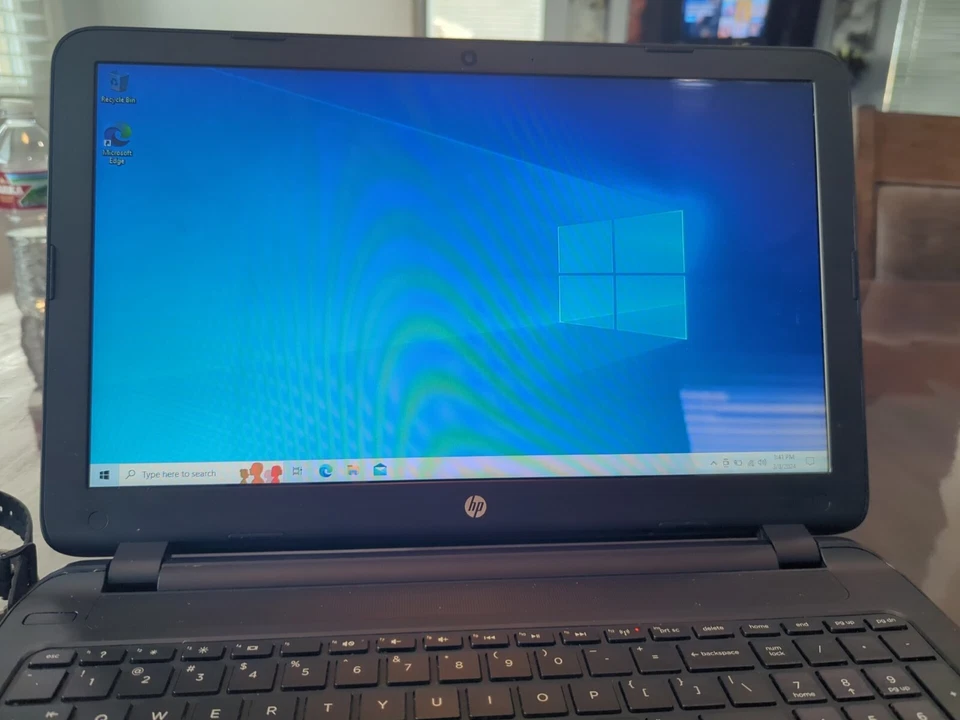 Portátil HP 15, pantalla de 15,6 pulgadas, gris, predeterminado de fábrica Foto 4 de 4