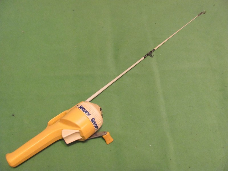 Vintage 1988 Zebco Peanuts Snoopy Kid's Fishing Rod & Reel Combo.