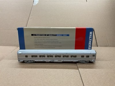 WALTHERS HO SCALE PERSONENWAGEN WAGEN 85  BUDD SANTA FE SILBER !