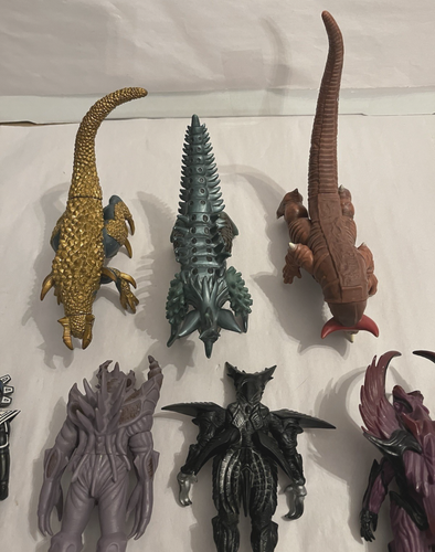 7 Bandai ULTRAMAN ULTRA MONSTER 7" KAIJU FIGURE LOT TYRANT GAMORA GOLDRAS GIGI - Picture 13 of 20