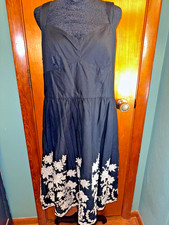 Ann Taylor Loft Black and White Embroidered Flowers Dress Sweetheart Neckline 14