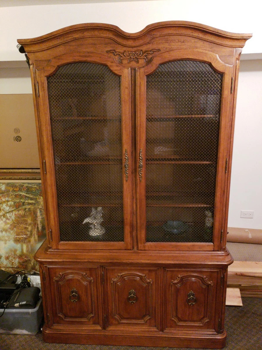 Thomasville China Cabinet Hutch