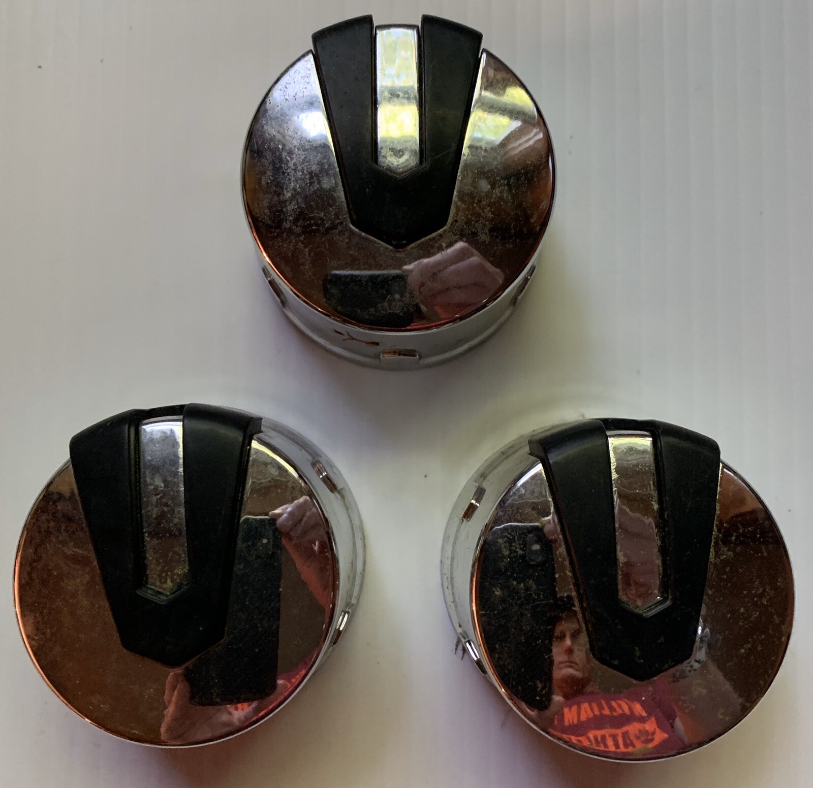DYNAGLO GAS GRILL KNOB SET, THREE (3) KNOBS, ORIGINAL, GENUINE, USED