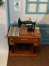 1:6 miniatura casa delle bambole set tavolo macchina da cucire per oggetti di scena mobili bambola Barbie