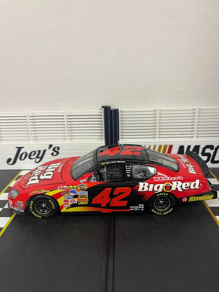 A56-OWNER'S CLUB SELECT 1:24 Juan Pablo Montoya #42 Big Red 2007 Dodge 1 Of 700 - Image 2 of 4
