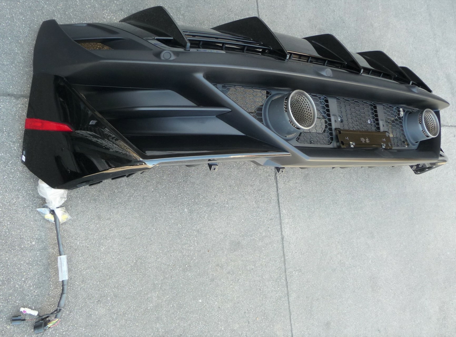 20-22 Lamborghini Huracan Evo Rear Bumper Grille Diffuser Complete 4T0807497T OE