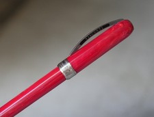 MAGNIFIQUE STYLO ROLLER VISCONTI REMBRANDT RESINE ROUGE MARBREE FINITION CHROMEE