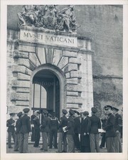 1949 Photo Mvsei Vaticani Statutes People Uniform Men Building Vintage Image