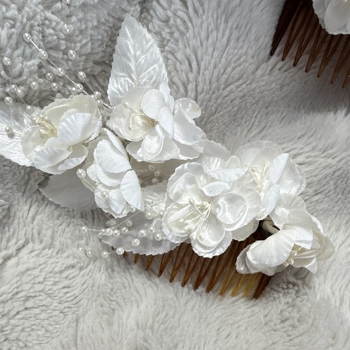Vintage 1990s White Floral Bridal Hair Comb Set (2 Pieces)