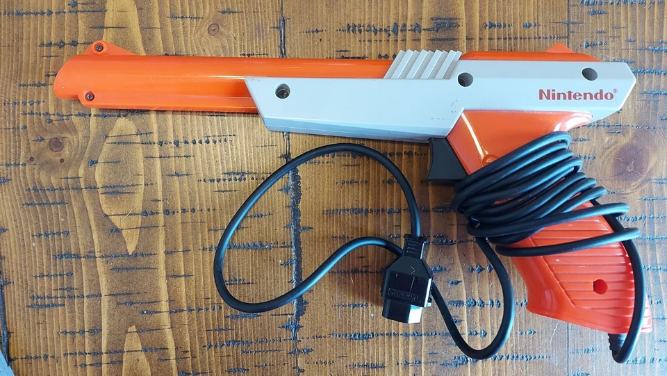 Super Mario Bros & Duck Hunt Nintendo NES Video Game with Zapper Light Gun - Image 4 of 4