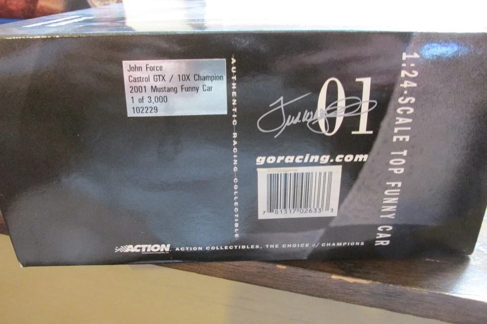 Coche divertido Mustang John Force Castrol GTX/Champion 2001 1 de 3.000 ENVÍO GRATUITO Foto 3 de 4