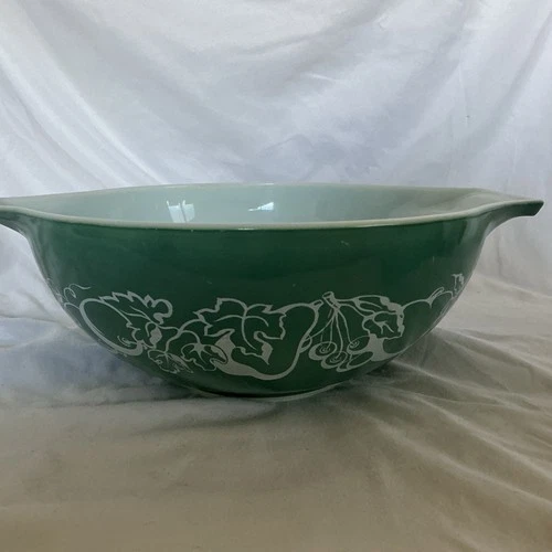 Vtg Pyrex 4 Qt 444  Cinderella Fruit Salad Bowl 1960 Promotion Rare Green